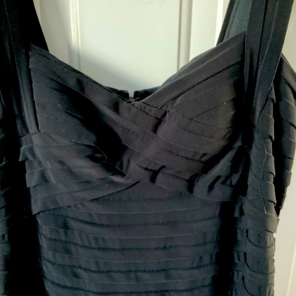 Black dress - Picture 3 of 5